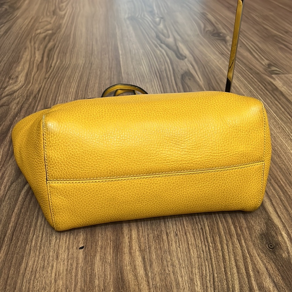 A46- 💯 % authentic Gucci shoulder bag - Picture 10 of 16